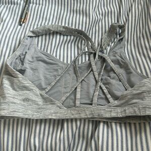 Lululemon sports bra size large